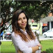 Soy arquitecta especializada en la enseñanza de Tendencias de la Decoración, Complementos Decorativos y Diseño de Espacios.